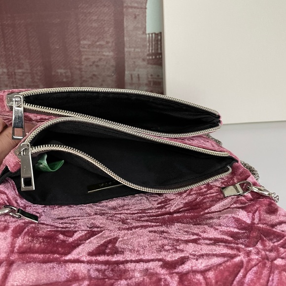 Street Level velvet crossbody bag - Picture 12 of 15